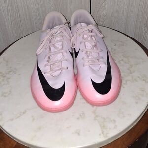 💋Nike Pink and Black Soccer Cleats  Size : US 5 Y , EUR 37.5💋